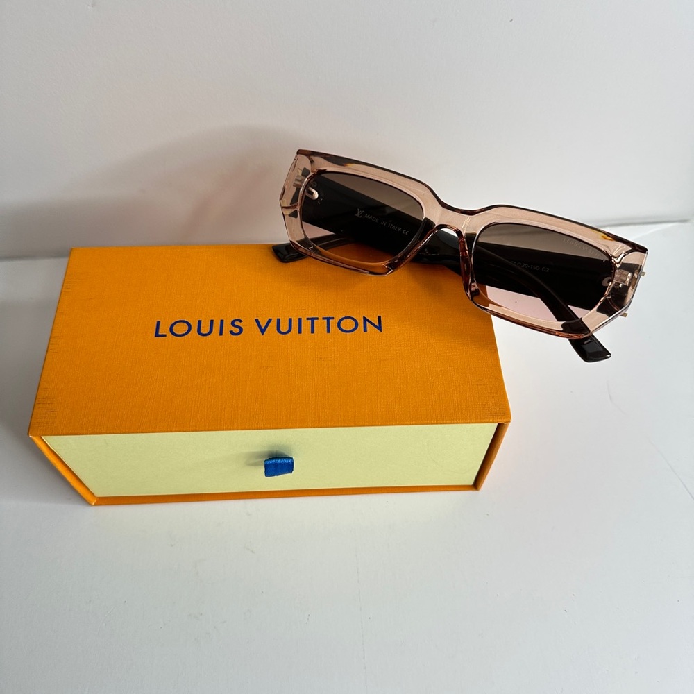 LV unisex Sunglasses | Excellent condition | Essential Accessory